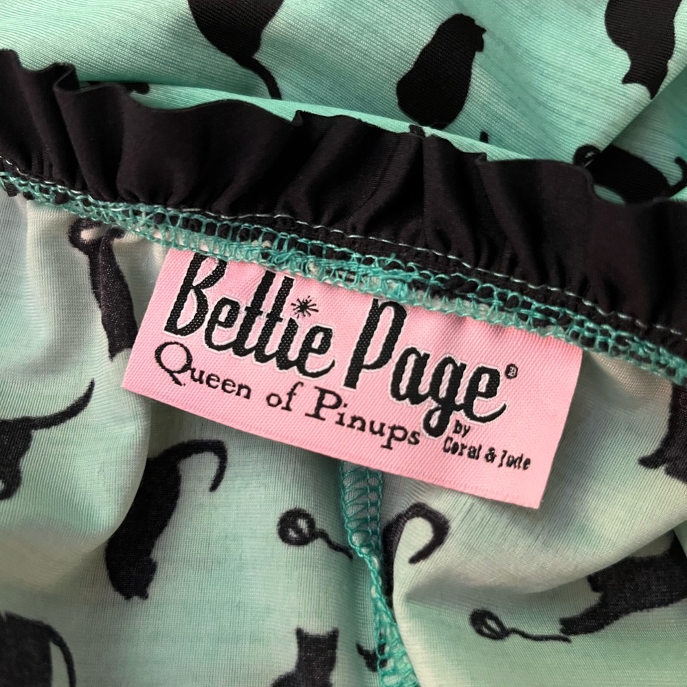 💋Bettie Page : Pinup Cat Bathing Suit - Picture 4 of 5